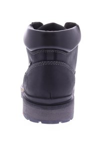 Middenhoog zwarte leren laars met suède accenten, contrasterende stiksels, ronde neus en een gestructureerde rubberen zool. Rubberhiel voor grip.