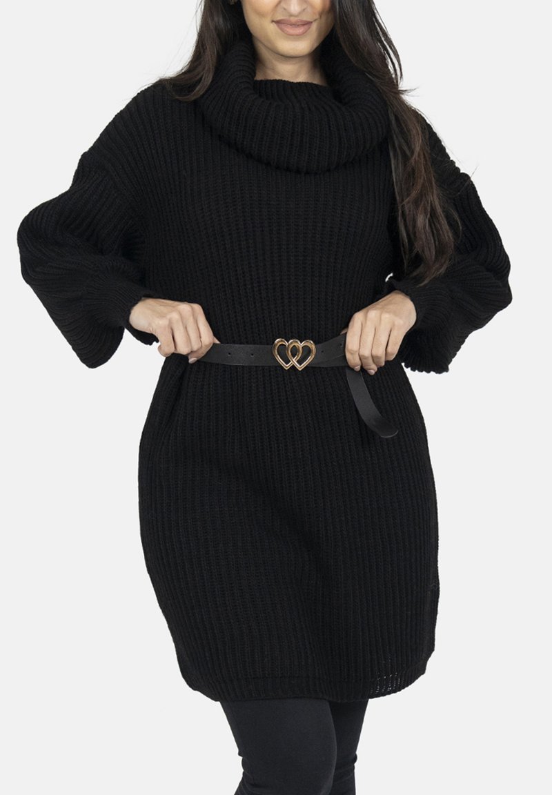 Sort strikket sweaterkjole med en cowl-hals, løse ærmer og en taljebælte med en dobbelt hjerteformet spænde.