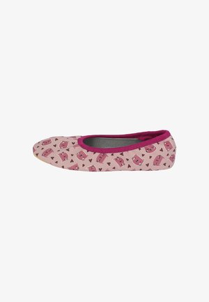 Roze pantoffel met magentakleurige bies, versierd met getekende kattengezichten en hartvormen, in zijaanzicht op een witte achtergrond.