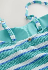 Ikke valgt, aqua blue/white crinkle stripe