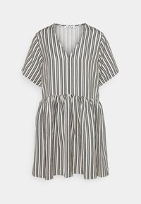 Gestreiftes Kleid in Beige mit dunkelblauen vertikalen Linien, mit V-Ausschnitt, kurzen Ärmeln und einer gerafften, ausgestellten Taille für eine lässige Passform.