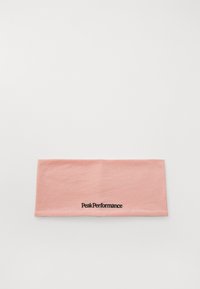 Roze katoenen haarband met een gladde textuur en geborduurd "Peak Performance" logo in zwart. Rechthoekige vorm, gevouwen voor presentatie.