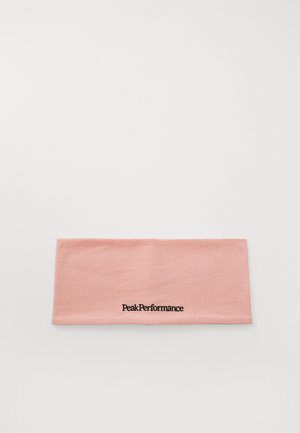 Rosa bomullshårband med en glatt textur och brodert "Peak Performance"-logo i svart. Rektangulär form, vikts för att visas.