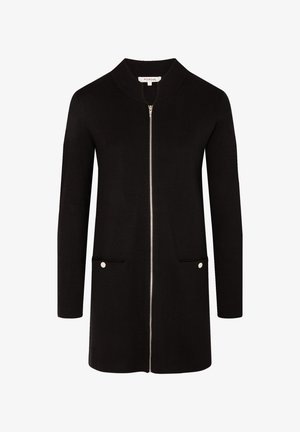 Schwarzer, langer Cardigan mit einem Reißverschluss vorne, geknöpftem Kragen, zwei Vordertaschen und subtilen silbernen Hardware-Akzenten. Glatte, einfarbige Stoffstruktur.