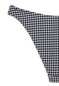 Tissu à carreaux vichy noir et blanc avec une texture lisse, comportant une forme triangulaire et un bandeau élastique à la taille.