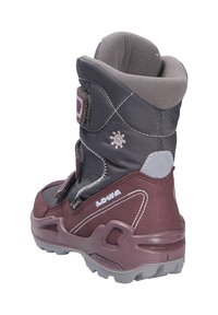 Stivale invernale bordeaux con tomaia in tessuto grigio, fascia con velcro, tallone rinforzato e cuciture decorate. Presenta una suola in gomma per una migliore aderenza.