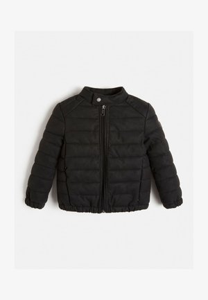 Veste matelassée noire pour enfants avec fermeture éclair frontale, col à boutons à pression, manches longues, poignets et ourlet élastiques.