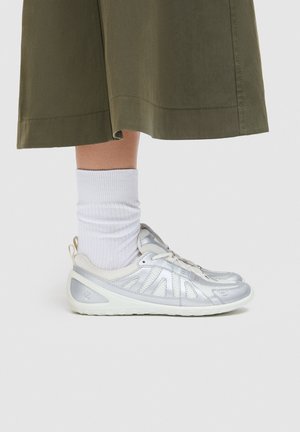 ECCO BIOM LITE - Baskets basses - silver metallic/white