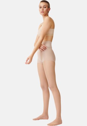 Nuder nahtloser BH und hochgeschnittene Shorts aus glattem Material. Das Design zeichnet sich durch weiche Kanten und eine dehnbare Textur für zusätzlichen Komfort aus.