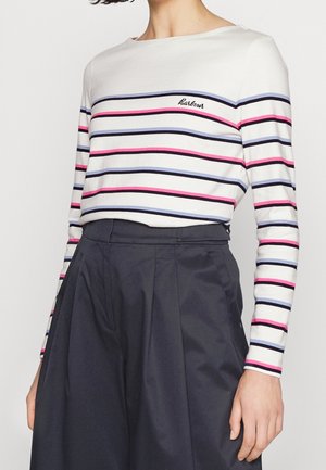 Langärmliges Hemd in Weiß mit marineblauen, pinken und hellblauen Streifen; verfügt über einen Rundhalsausschnitt und ein aufgesticktes Logo auf der Brust.