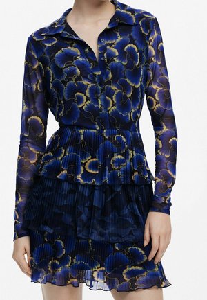 Kleid mit langen Ärmeln und Kragen, dunkelblauem und gelbem Blumenmuster, durchgeknöpft vorne und gestuftem Faltenrock.