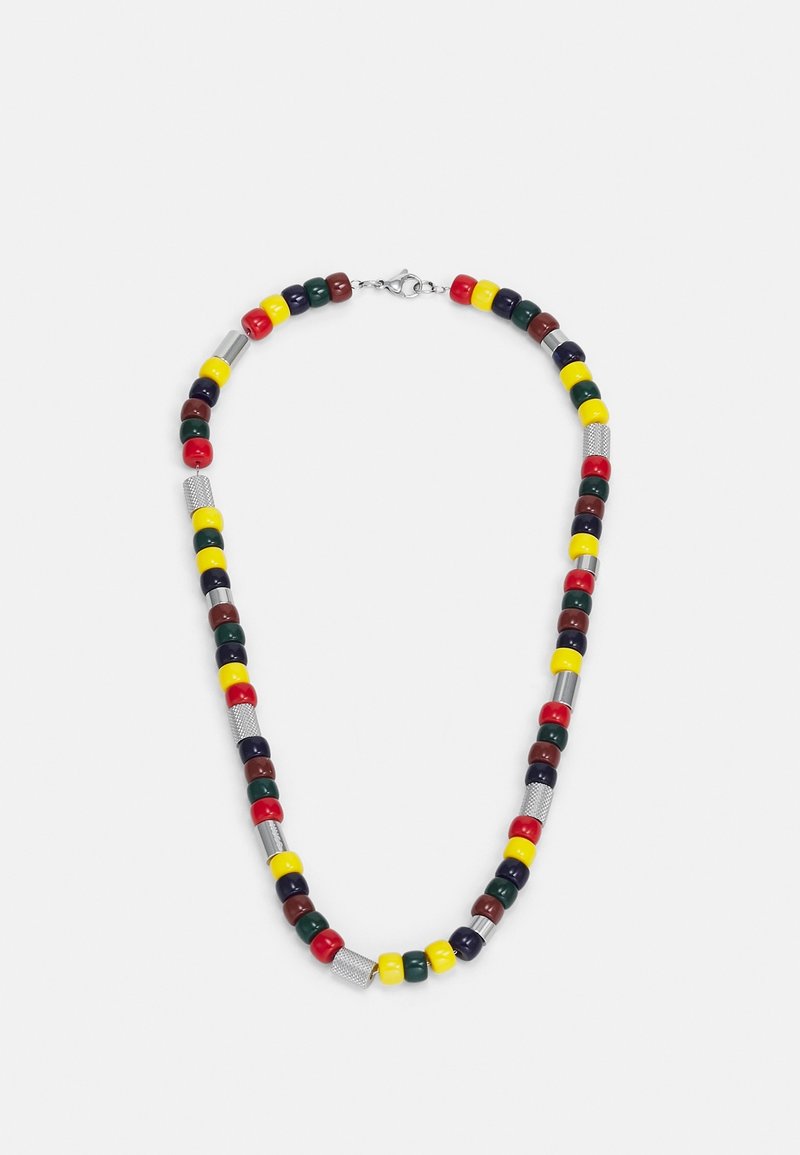 Collier de perles composé de perles rondes multicolores en rouge, jaune, vert et noir, avec des séparateurs métalliques et un fermoir en argent.