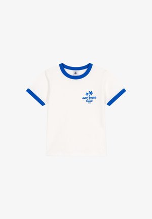 Weißes T-Shirt mit blauer, gerippter Rundhalslinie und Bündchen. Mit blauer Grafikbeschreibung "SURF BOARD Club" und Palmen-Icons.
