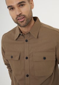 Threadbare SHACKET CHURCH - Hemd - brown