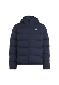 Marinblå pufferjacka med huva, med horisontellt quiltade sektioner, framfickor med dragkedja och liten vit Adidas-logga på vänster bröst.