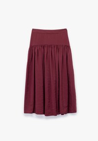 Falda midi burdeos hecha de una tela ligera, con una cinturilla fruncida y un diseño plisado que añade textura y volumen.