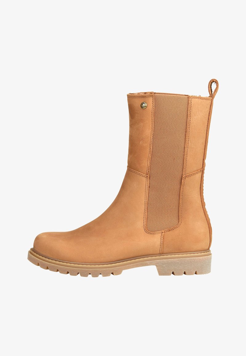 Botte en cuir marron jusqu'au milieu du mollet avec panneau élastique sur le côté, languette à l'arrière, bout rond et semelle en caoutchouc texturée.