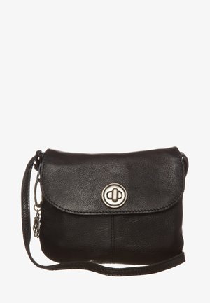 Geantă de umăr din piele neagră, cu clapetă frontală, închidere metalică rotundă și curea ajustabilă. Prezintă o textură netedă și un design minimalist.