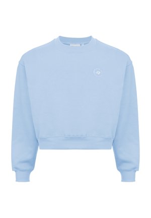 Lyseblå cropped sweatshirt med lange ærmer, ribbede manchetter og kant. Har en lille hvid logo foran. Blødt stof.