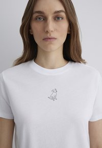 Thumbnail Image 3