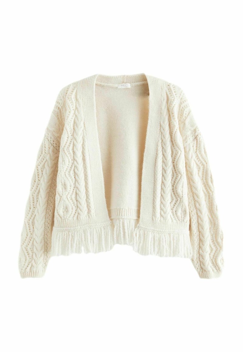 Cardigan tricoté de couleur crème avec motifs torsadés, ouverture devant, manches longues et ourlet à franges.