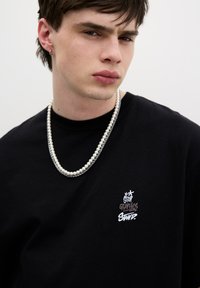 Thumbnail Image 4