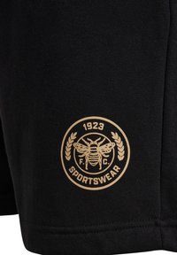 Zwarte katoen shorts met een gouden bijlogo en de tekst "1923 SPORTKLEDING" omcirkeld door lauweren aan de onderkant.