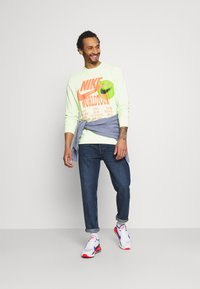 Nike Sportswear Top s dlhým rukávom - liquid lime
