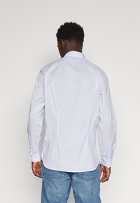 Tommy Hilfiger FLEX MINI PRINT - Camicia - cloudy blue/blue ceramics