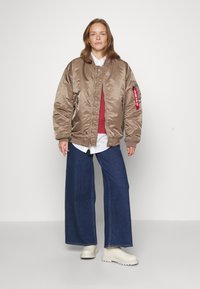 Alpha Industries CORE - Bombera - taupe
