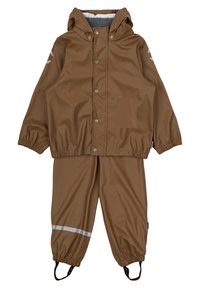 Giacca impermeabile marrone e pantaloni coordinati, dotati di cappuccio, polsini elasticizzati e strisce riflettenti per una maggiore visibilità. Adatta per condizioni di pioggia.