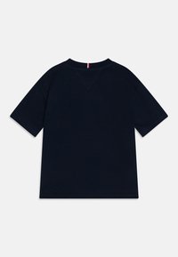 Tommy Hilfiger FLAG FUN TEE UNISEX - Camiseta estampada - dark night navy