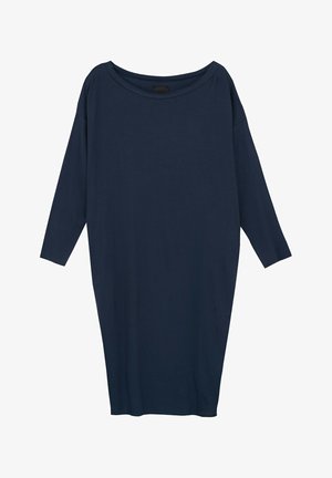 Granatowa, luźna sukienka z długimi rękawami i szerokim dekoltem, wykonana z miękkiego materiału o gładkiej teksturze, bez wzorów.