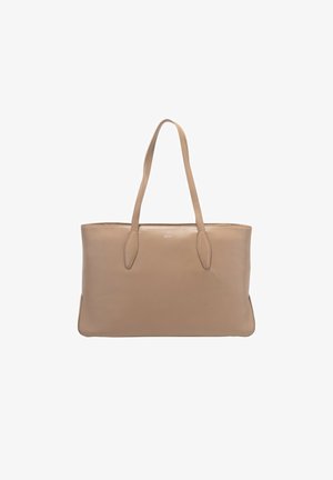 Beige Ledertasche mit zwei langen Griffen, flacher rechteckiger Form, glatter Textur und einem dezenten Logodetail auf der Vorderseite.