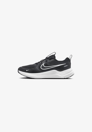 Schwarze Sportschuhe mit einem strukturierten Mesh-Obermaterial, weißem Swoosh-Logo und gepolstertem weißen Mittelsohle. Sie verfügen über Schnürsenkel und eine Gummilaufsohle.
