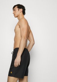 Carhartt WIP CHASE SWIM TRUNKS - Bañador corto - dark navy