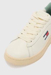 Tommy Jeans ARCHIVE 98 - Sneakers basse - ivory