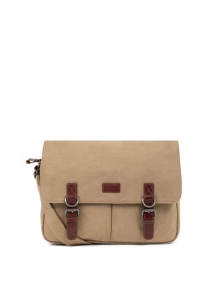 Sac messager en toile beige avec des sangles en cuir marron à boucle, une bandoulière réglable, un rabat avant fermé et un petit patch logo en cuir.