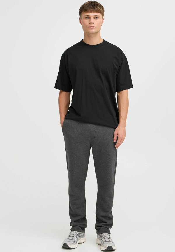 PRAVNES REGULAR FIT - Tracksuit bottoms - charcoal mix4