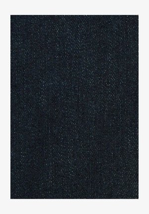 Tessuto di denim blu scuro con trama diagonale visibile e sottili fili blu più chiari.