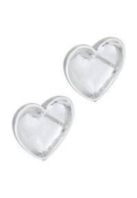 Herzförmige Silberohrringe mit polierter Oberfläche, ausgestattet mit einem Steckverschluss. Die Ohrringe zeigen einen 925-Stempel, der auf Sterlingsilber hinweist.