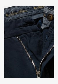 Sélectionné, navy