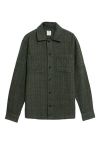Grünes, strukturiertes Flanellhemd mit Button-Down-Kragen, zwei Brusttaschen und vorderem Knopfverschluss, das ein reiches, gewebtes Muster aufweist.