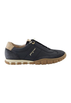 Schwarzer und beiger lässiger Ledersneaker mit brauner Gummisohle, Schnürung vorne und "paul green" Logo an der Seite.