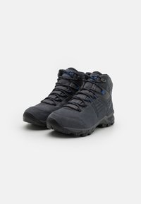 Wysokie buty trekkingowe w ciemnoszarym kolorze z niebieskimi akcentami. CeFeatures to teksturowany materiał, wzmocniony czubek i wytrzymała gumowa podeszwa.