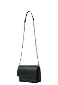 Borsa a tracolla in pelle nera con finitura testurizzata, dotata di un pattino pieghevole, logo impresso e una catena dorata per il trasporto.