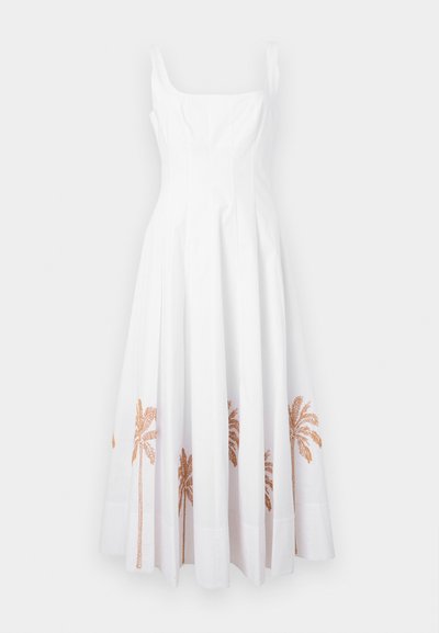 Λευκό μίντι φόρεμα χωρίς μανίκια με εφαρμοστό μπούστο και πλισέ φούστα, διακοσμημένο με καφέ σχέδια φοίνικα κατά μήκος του τελειώματος.