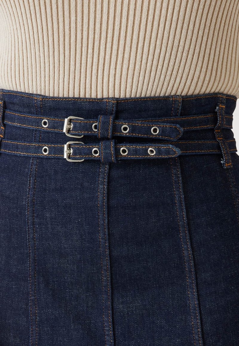 Zara - Jupe brodée Zara taille XS