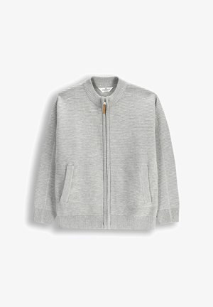 Szary kardigan na zamek z materiału prążkowanego. Posiada zaokrąglony kołnierz, dwie boczne kieszenie i drewniany uchwyt zamka.