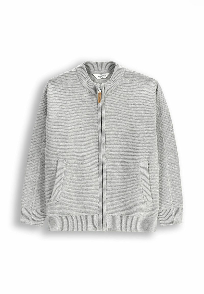 Szary kardigan na zamek z materiału prążkowanego. Posiada zaokrąglony kołnierz, dwie boczne kieszenie i drewniany uchwyt zamka.